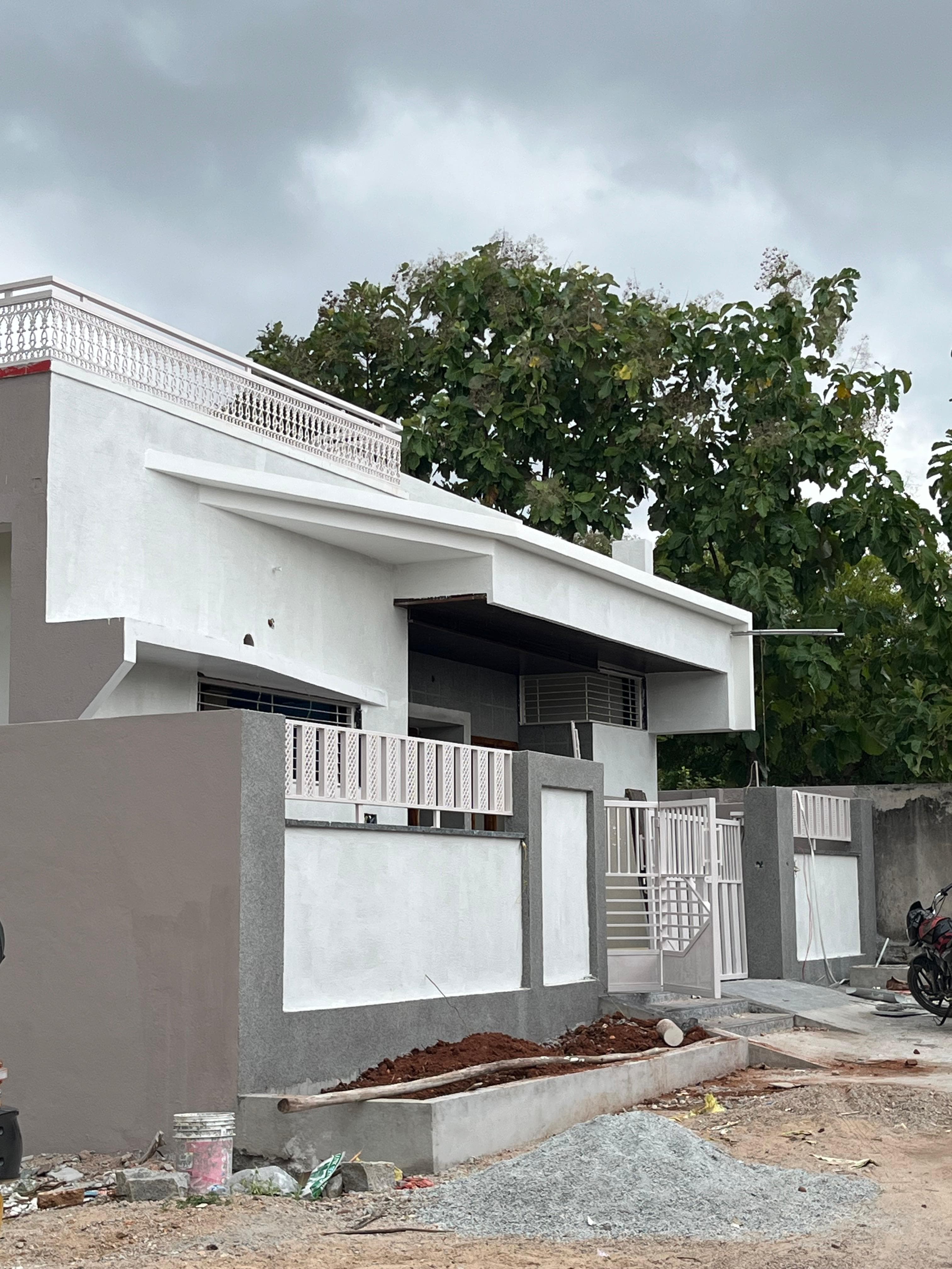 Courtyard House image